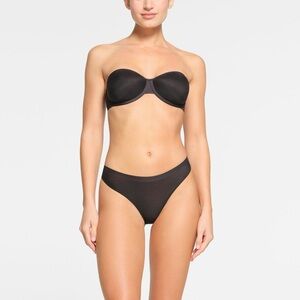 SKIMS NWOT WEIGHTLESS STRAPLESS BRA | ONYX